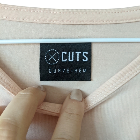 Cuts Clothing AO Long Sleeve Curve-Hem Tee XL Pale Pink - Picture 4 of 7
